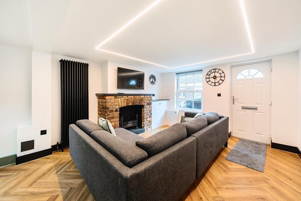 Additional image 14 of High Street Redbourn AL3