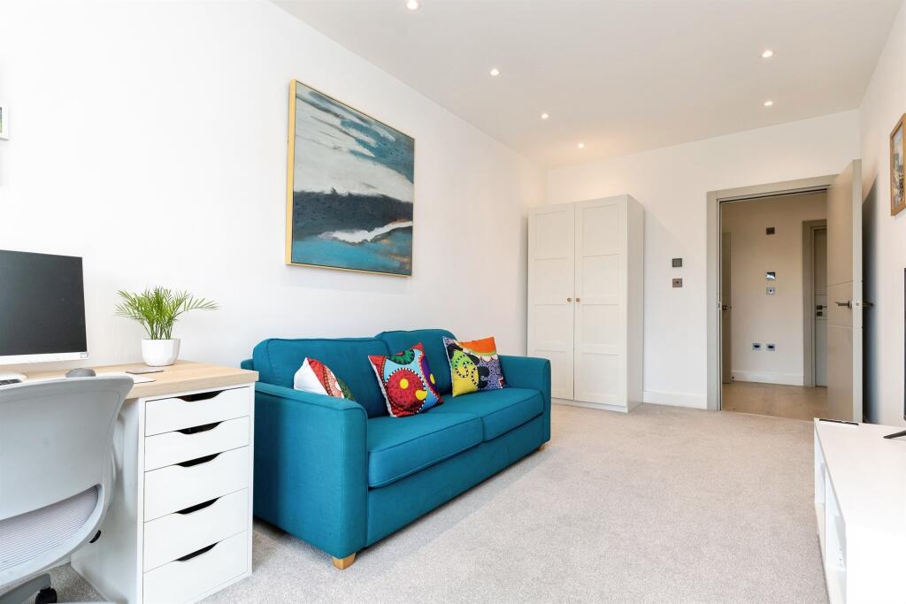 Additional image 13 of Stonehills, Welwyn Garden City