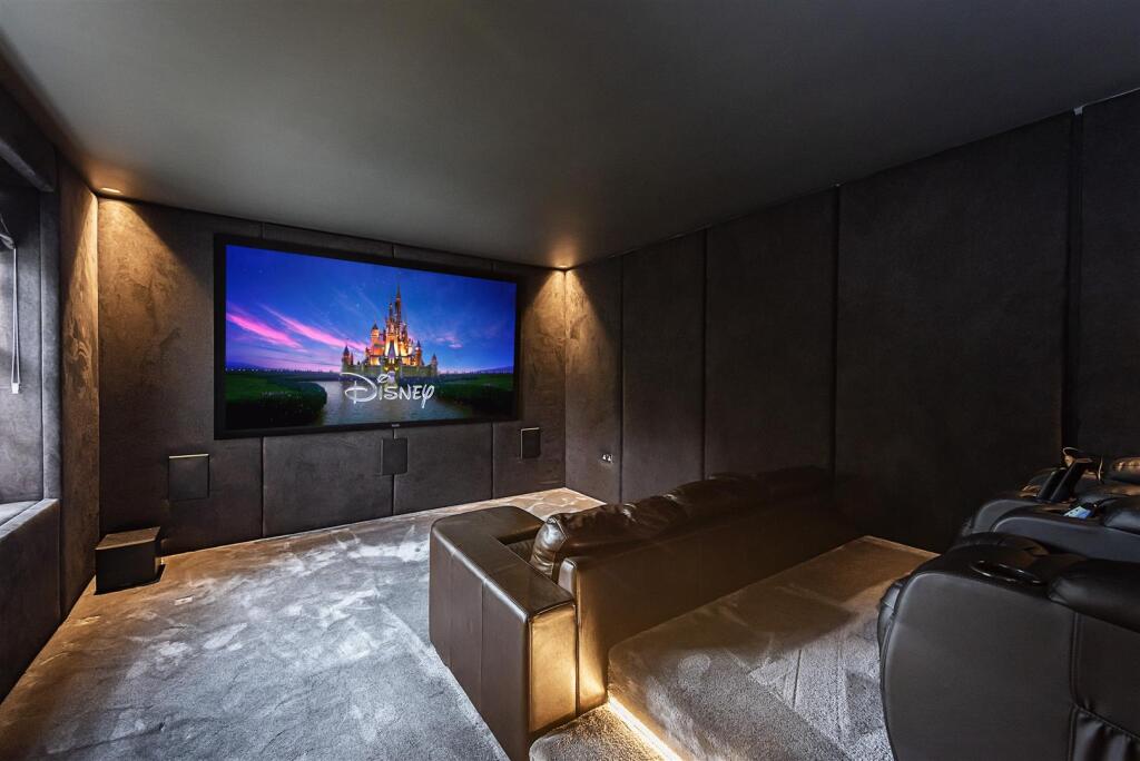 Additional image 10 of Hatching Green Close, Harpenden