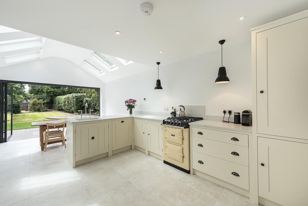 Additional image 2 of West Common Harpenden AL5