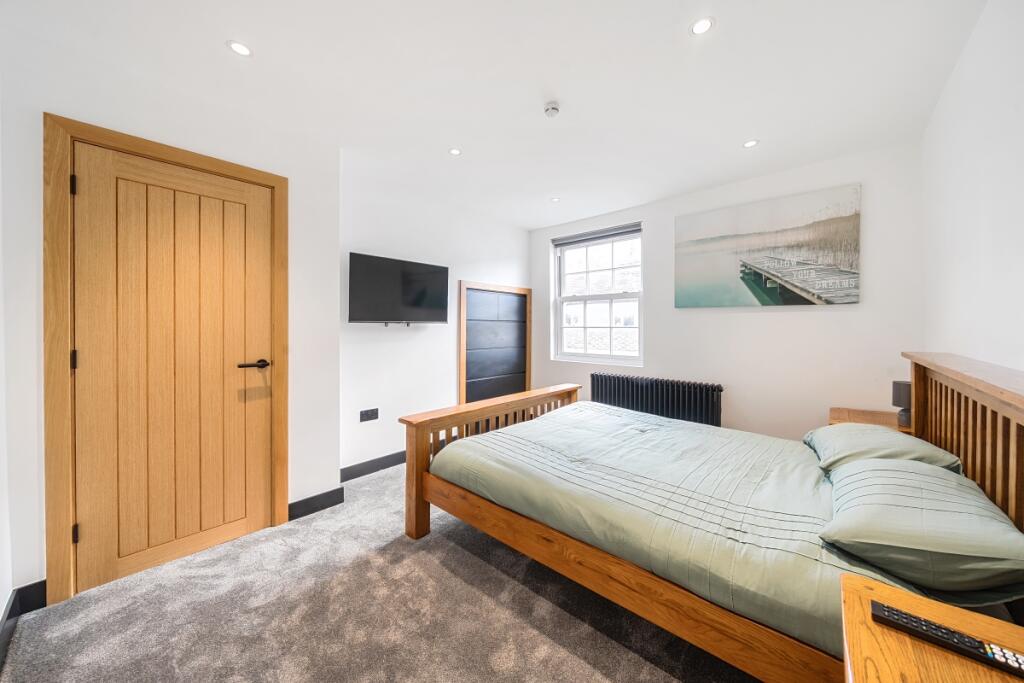 Additional image 5 of High Street Redbourn AL3