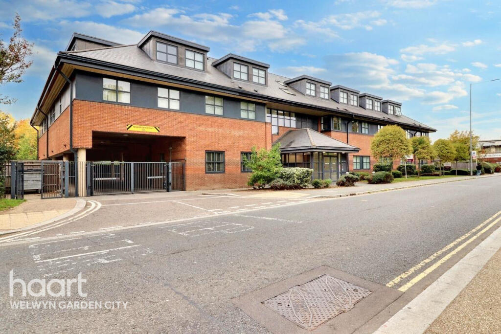 Additional image 14 of Great North Road, Hatfield