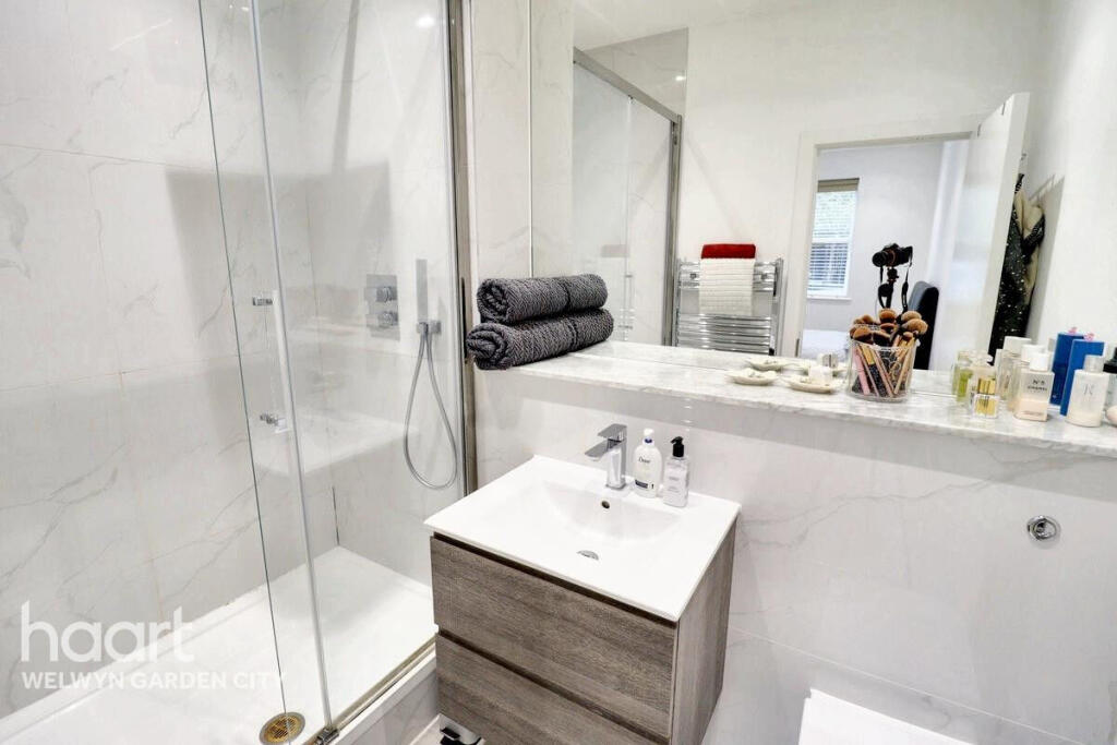 Additional image 7 of Great North Road, Hatfield