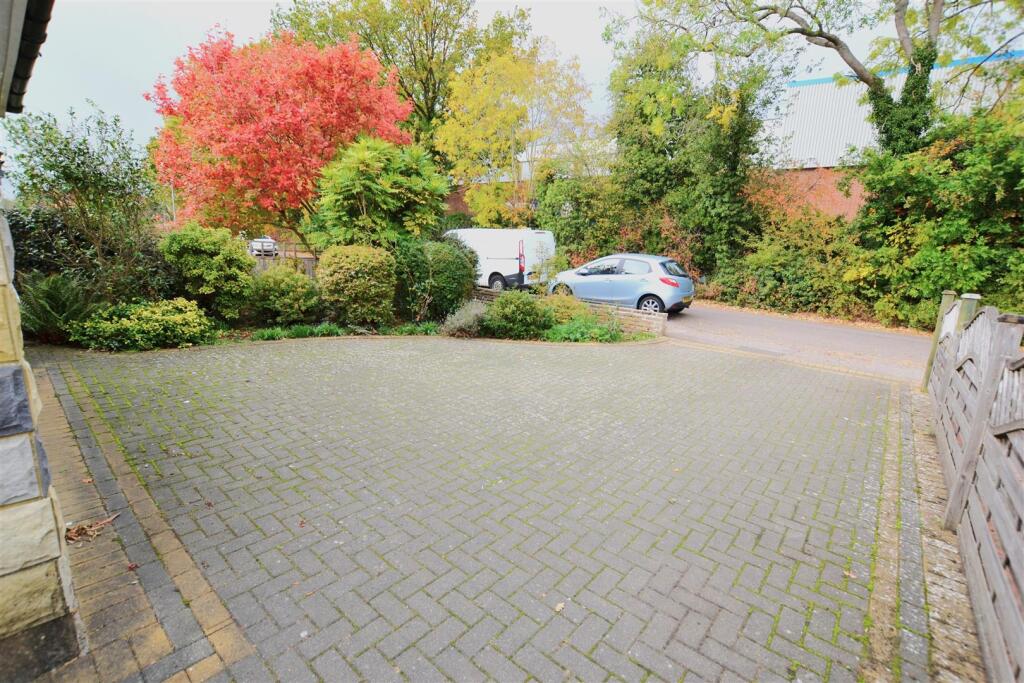 Additional image 30 of Pooleys Lane, Welham Green