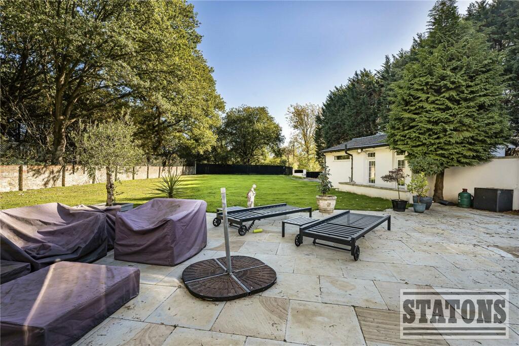 Additional image 25 of Dixons Hill Close, Brookmans Park, Hatfield, Hertfordshire, AL9