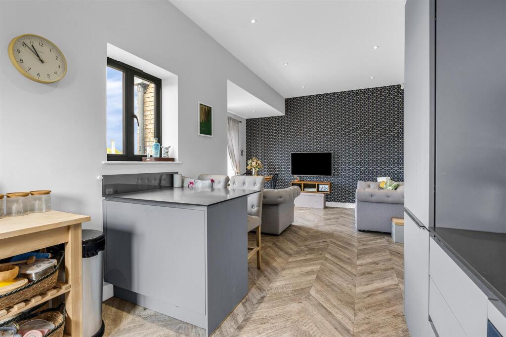 Additional image 6 of Green Close, Brookmans Park