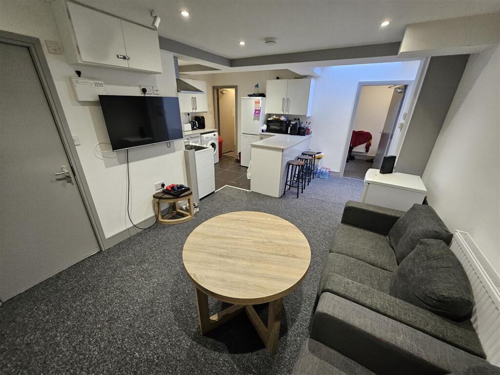 BILLS INCLUDED - Bournbrook Road, Selly Oak, Birmingham