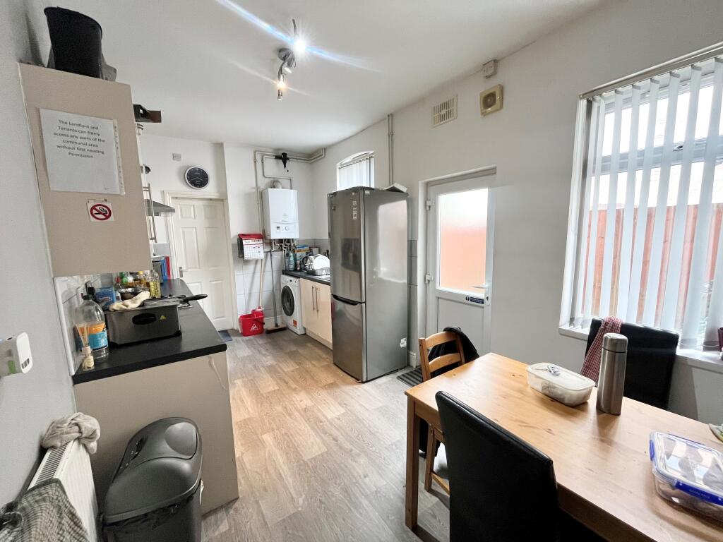 Additional image 5 of Room 1, Douglas Road