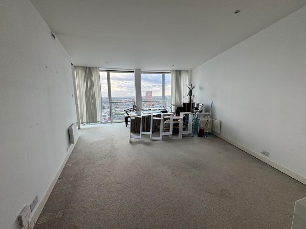 Additional image 4 of Apartment 1709 The Rotunda, 150 New Street, Birmingham, West Midlands, B2 4PG