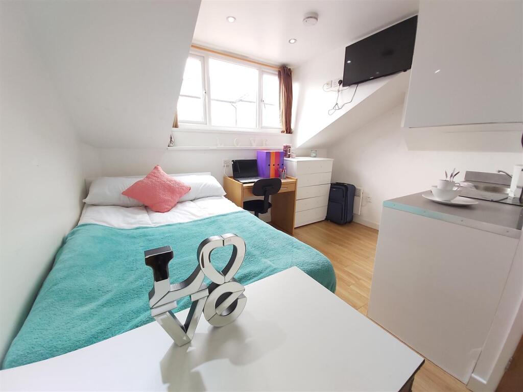 Additional image 4 of Next to the University of Birmingham