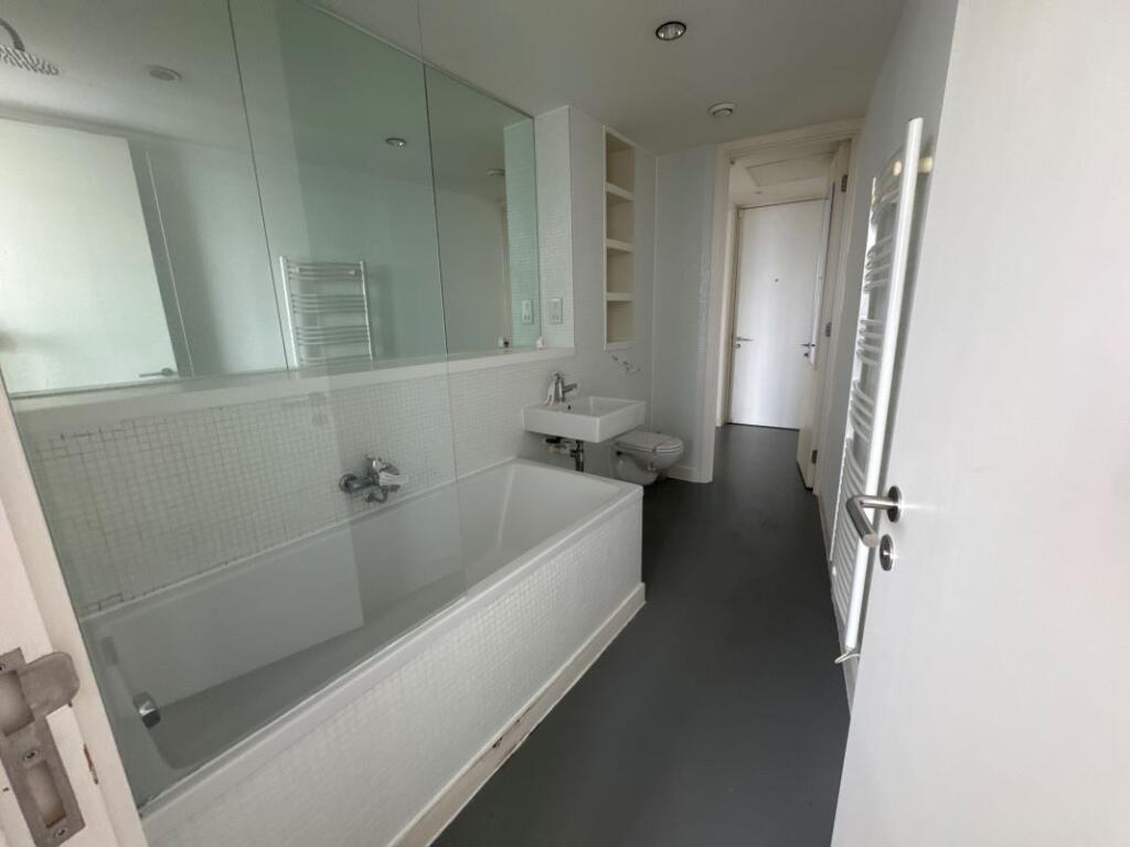 Additional image 6 of Apartment 1709 The Rotunda, 150 New Street, Birmingham, West Midlands, B2 4PG