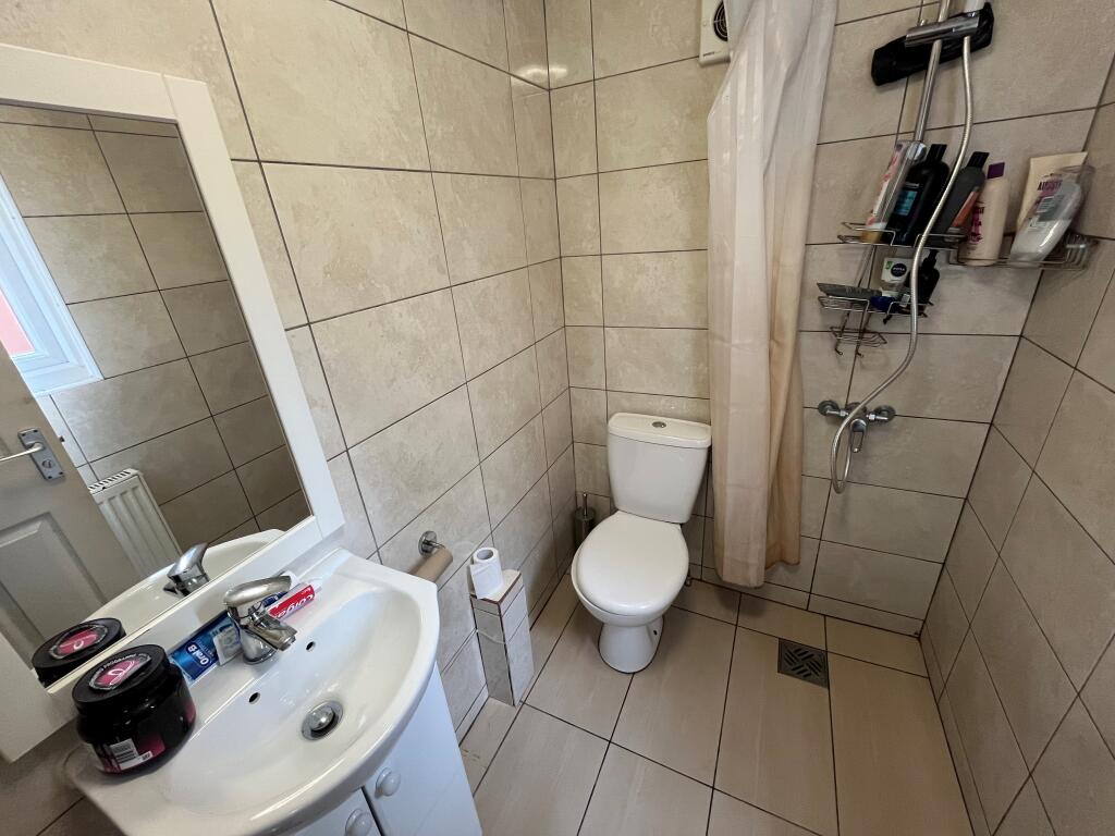 Additional image 6 of Room 1, Douglas Road