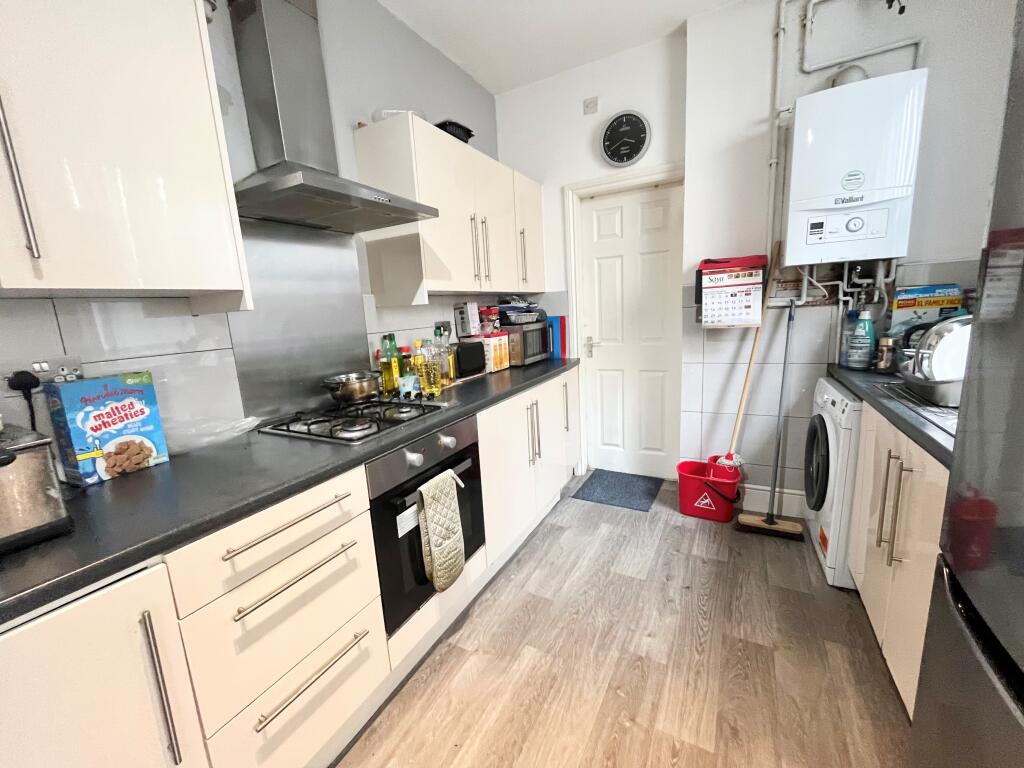 Additional image 4 of Room 1, Douglas Road