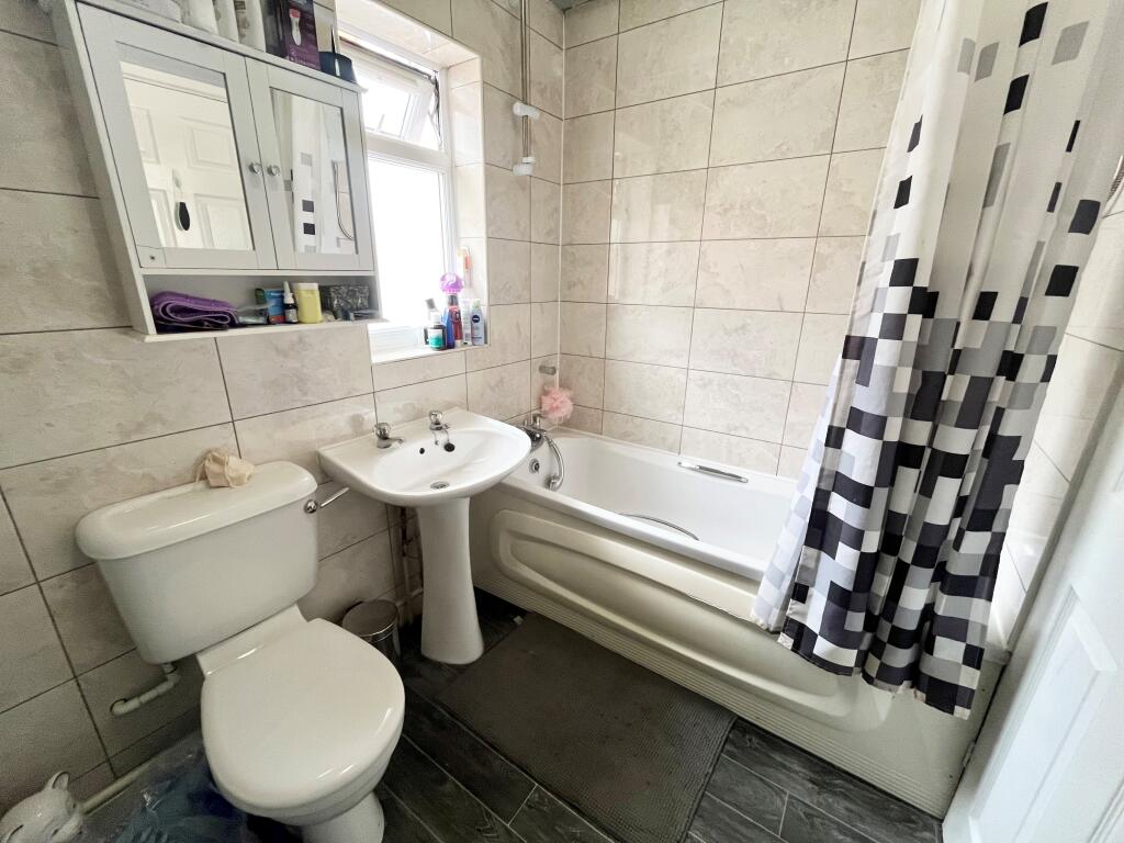 Additional image 9 of Room 1, Douglas Road