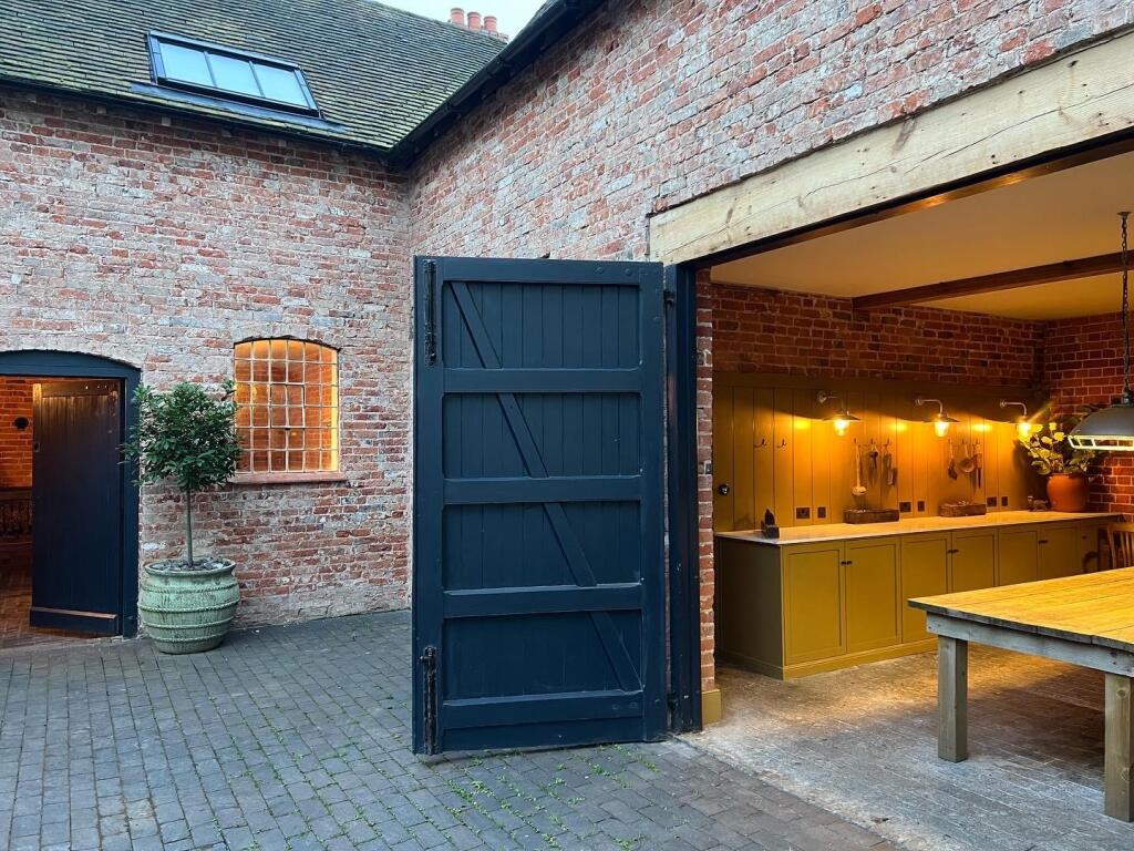 Additional image 4 of Coleshill House & Coach House - High Street, Coleshill