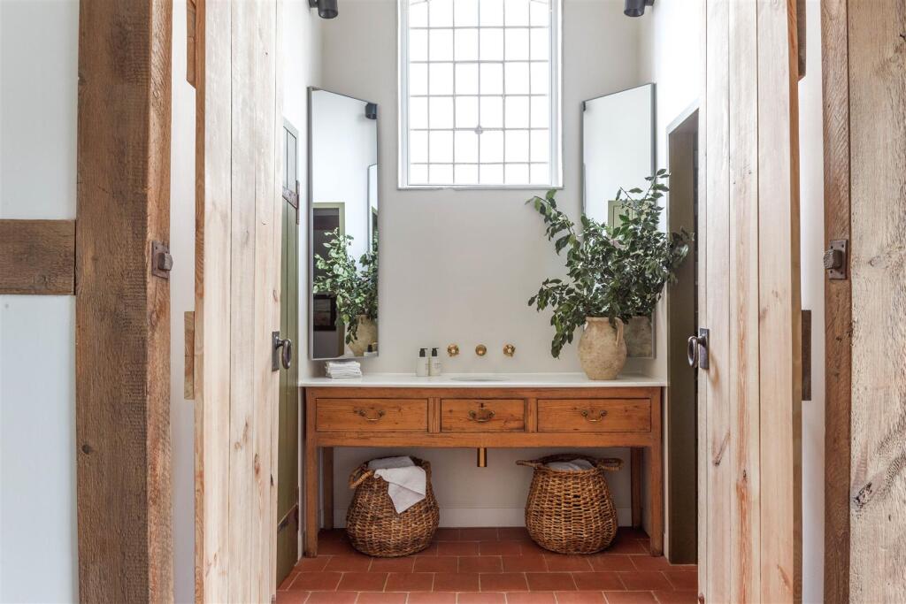 Additional image 3 of Coleshill House & Coach House - High Street, Coleshill