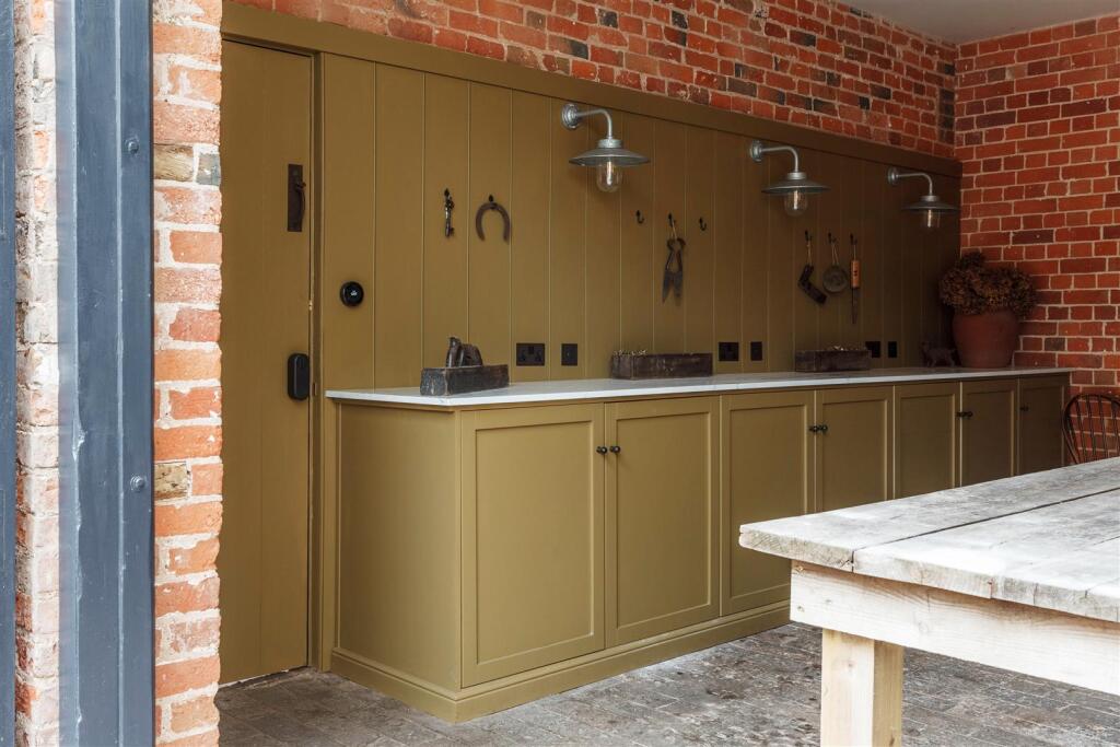 Additional image 18 of Coleshill House & Coach House - High Street, Coleshill