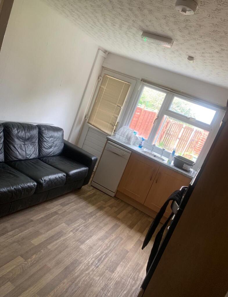 Additional image 2 of 1X Double Room Available, Ilsham grove, Northfield, B31