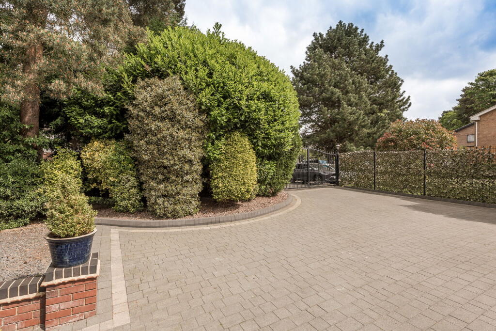 Additional image 56 of Grasmere Avenue, Little Aston