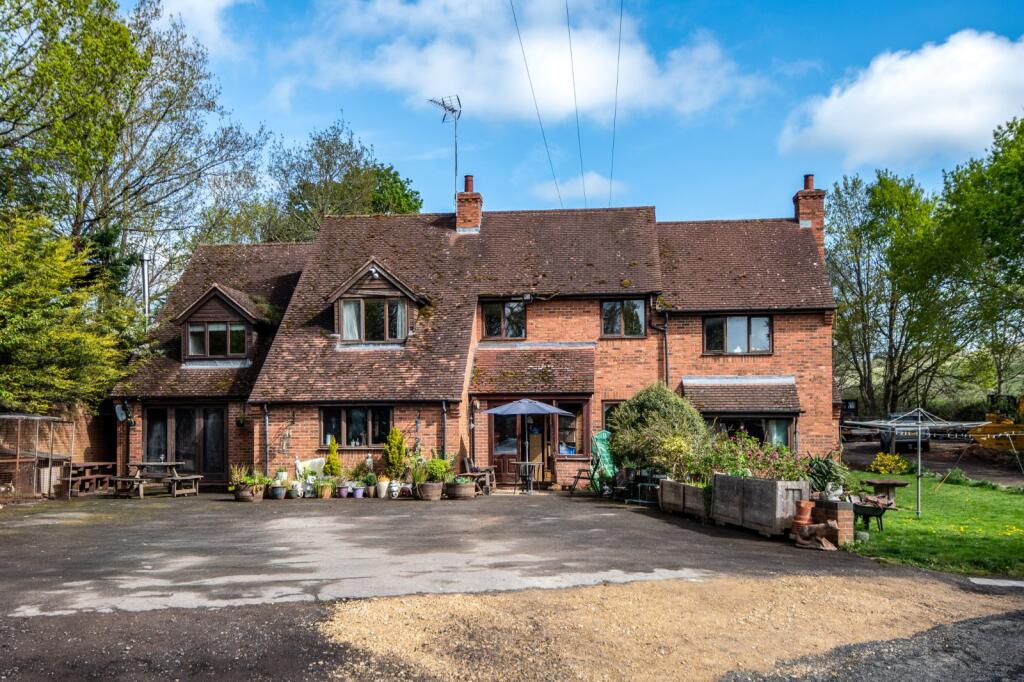 Primary image of Dusthouse Lane, Finstall, Bromsgrove, Worcestershire, B60