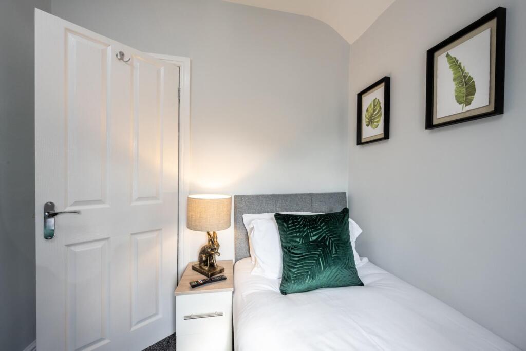 Additional image 17 of Longmore Road, Shirley