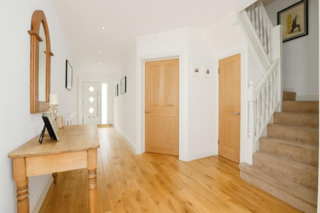 Additional image 17 of Mount Drive, Park Street, St. Albans