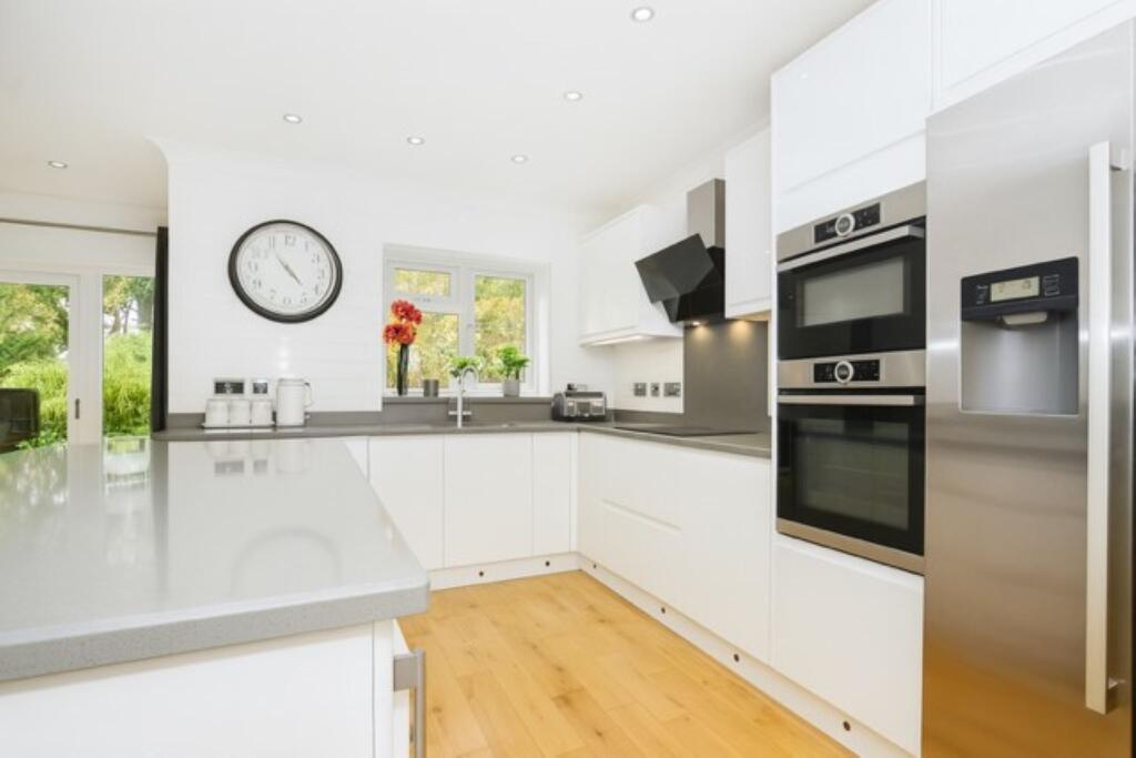 Additional image 5 of Mount Drive, Park Street, St. Albans