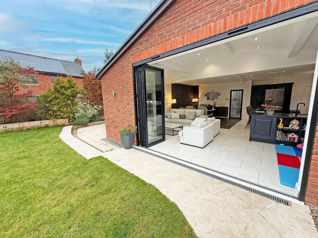 Additional image 38 of Hitherside, Dickens Heath, Solihull, B90 1RT