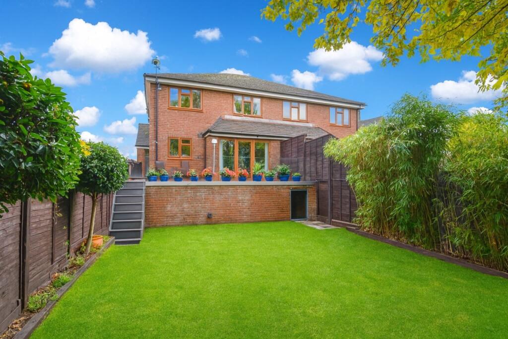 Additional image 16 of Mount Drive, Park Street, St. Albans