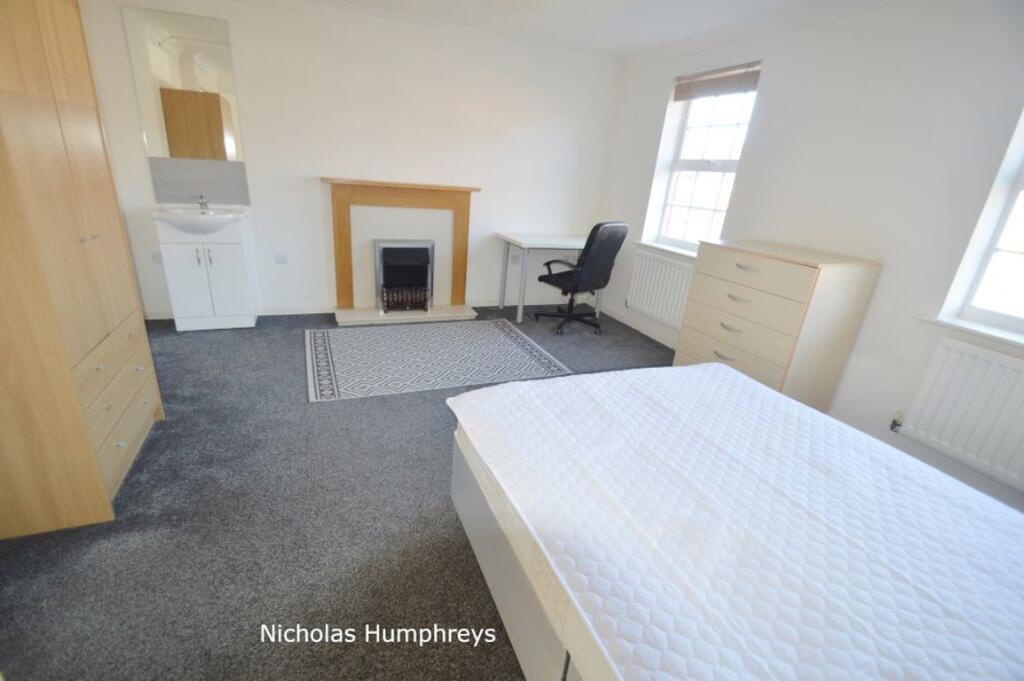 Additional image 3 of The Runway