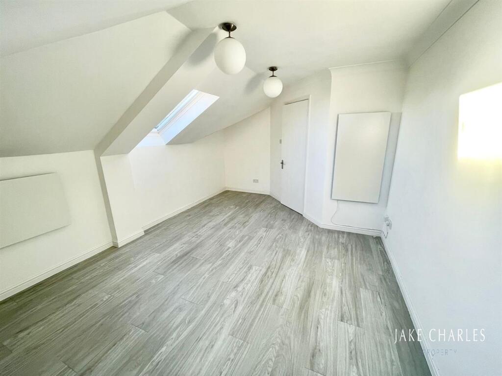 Additional image 4 of Oakwood Road, Bricket Wood, St. Albans