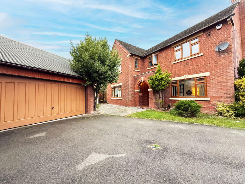 Property image for Hitherside, Dickens Heath, Solihull, B90 1RT