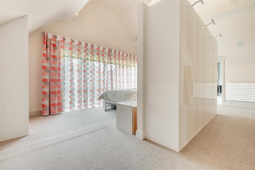 Additional image 28 of Moor Hall Drive