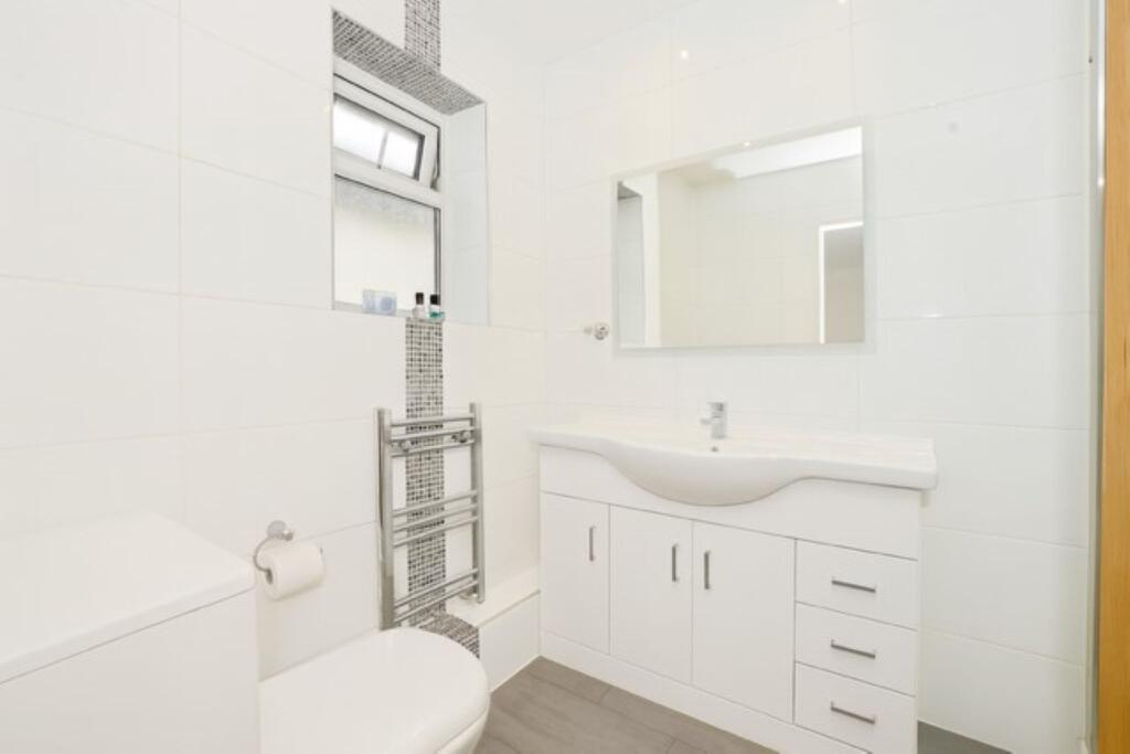 Additional image 11 of Mount Drive, Park Street, St. Albans