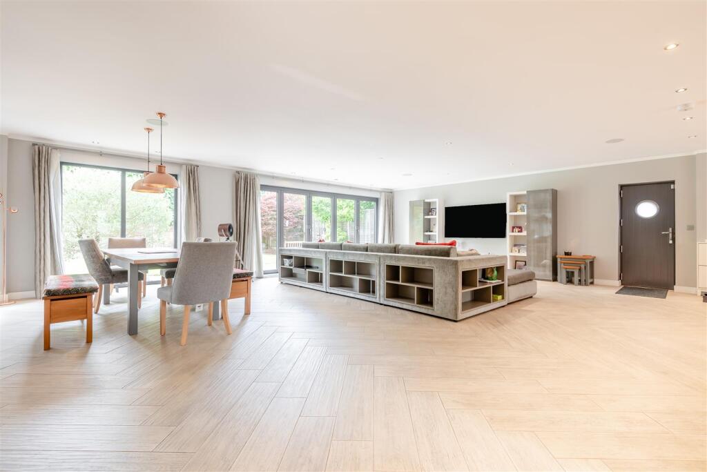 Additional image 42 of Moor Hall Drive