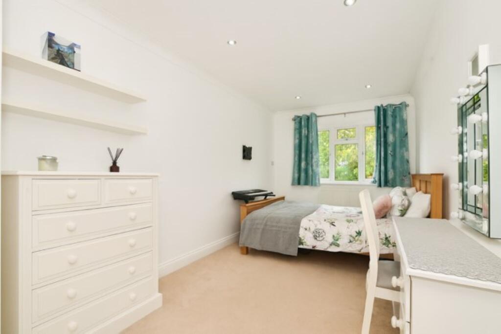 Additional image 13 of Mount Drive, Park Street, St. Albans