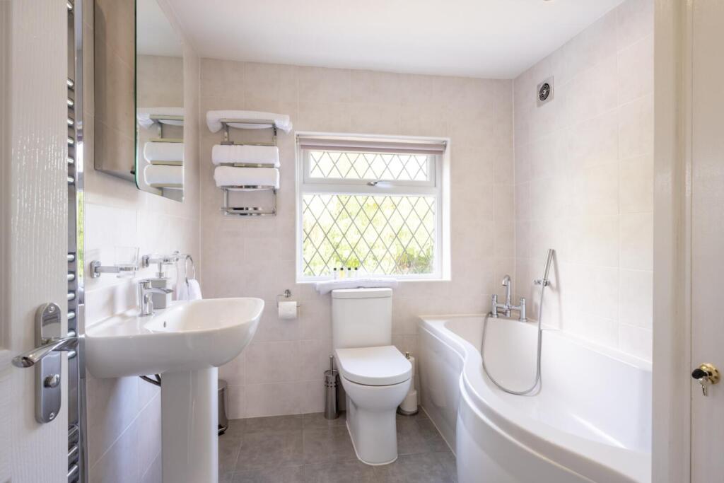 Additional image 18 of Longmore Road, Shirley