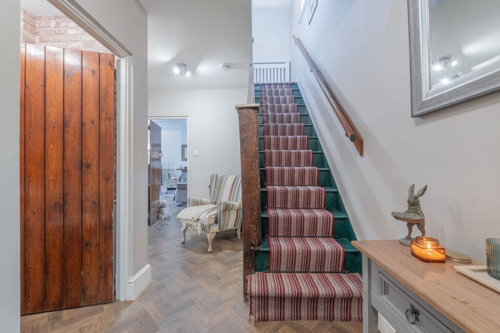 Additional image 4 of 2B Priory Court, Studley, Warwickshire, B80 7BB