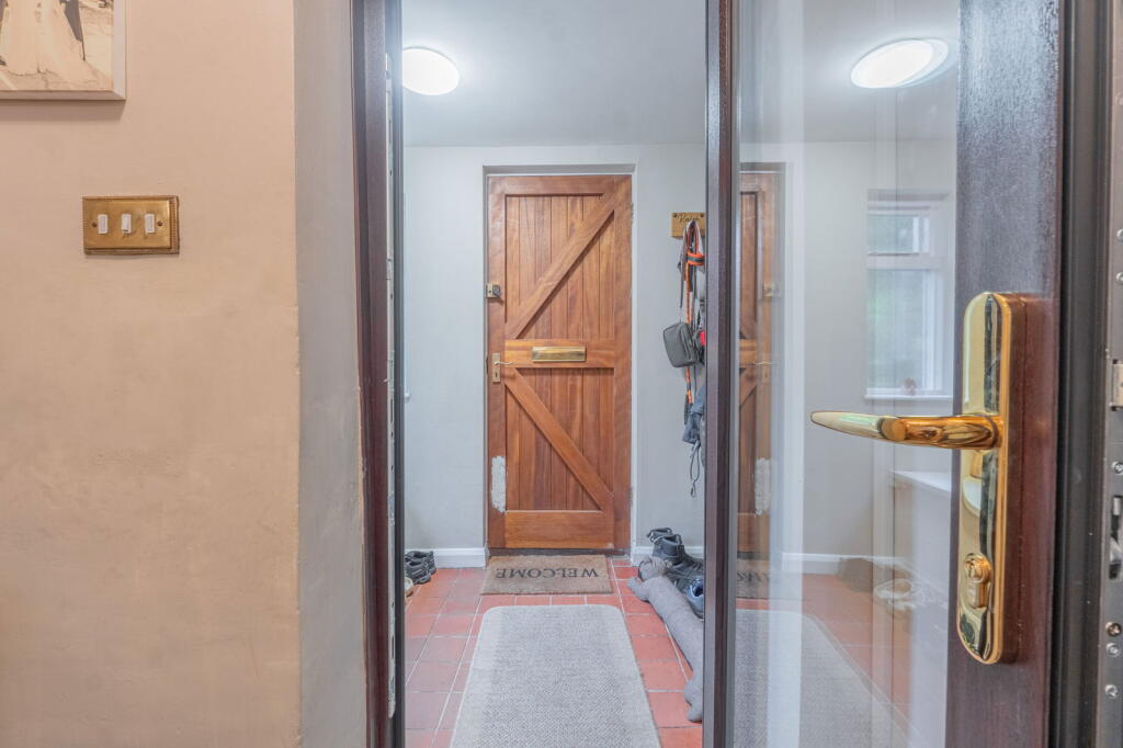 Additional image 8 of 2B Priory Court, Studley, Warwickshire, B80 7BB