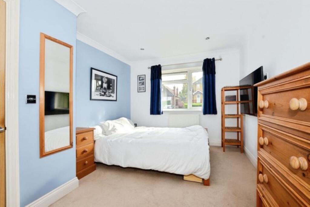 Additional image 12 of Mount Drive, Park Street, St. Albans