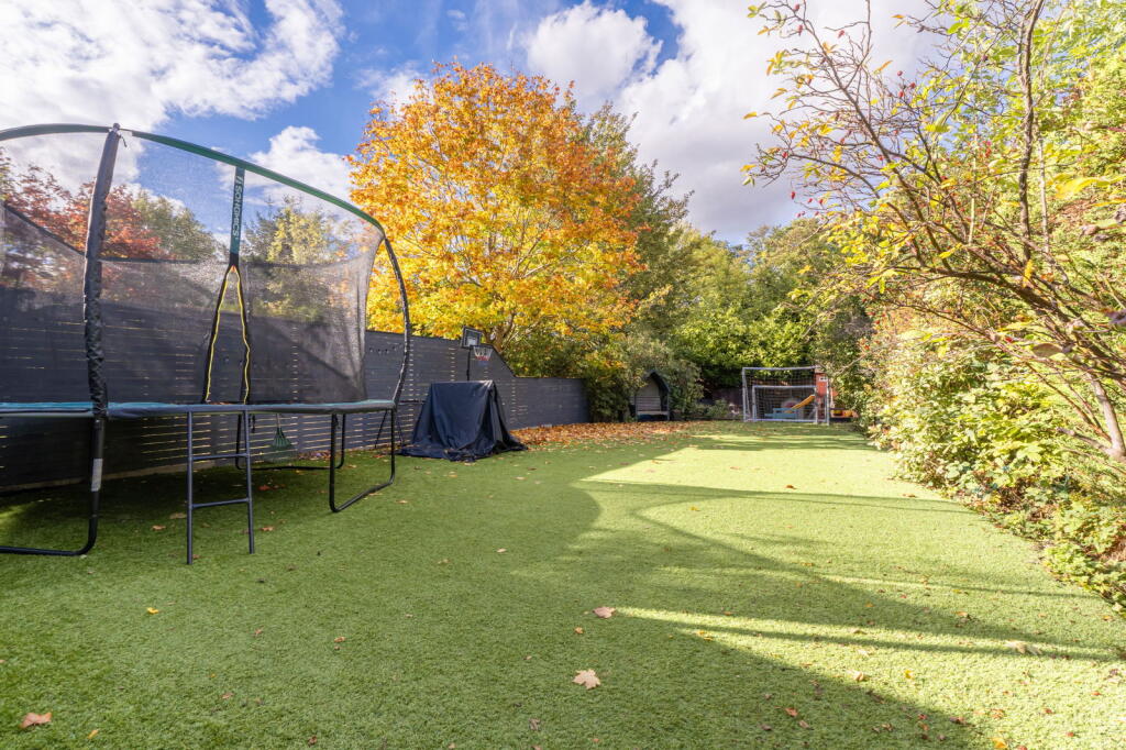 Additional image 40 of Greyfort Crescent, Solihull, B92 8DN