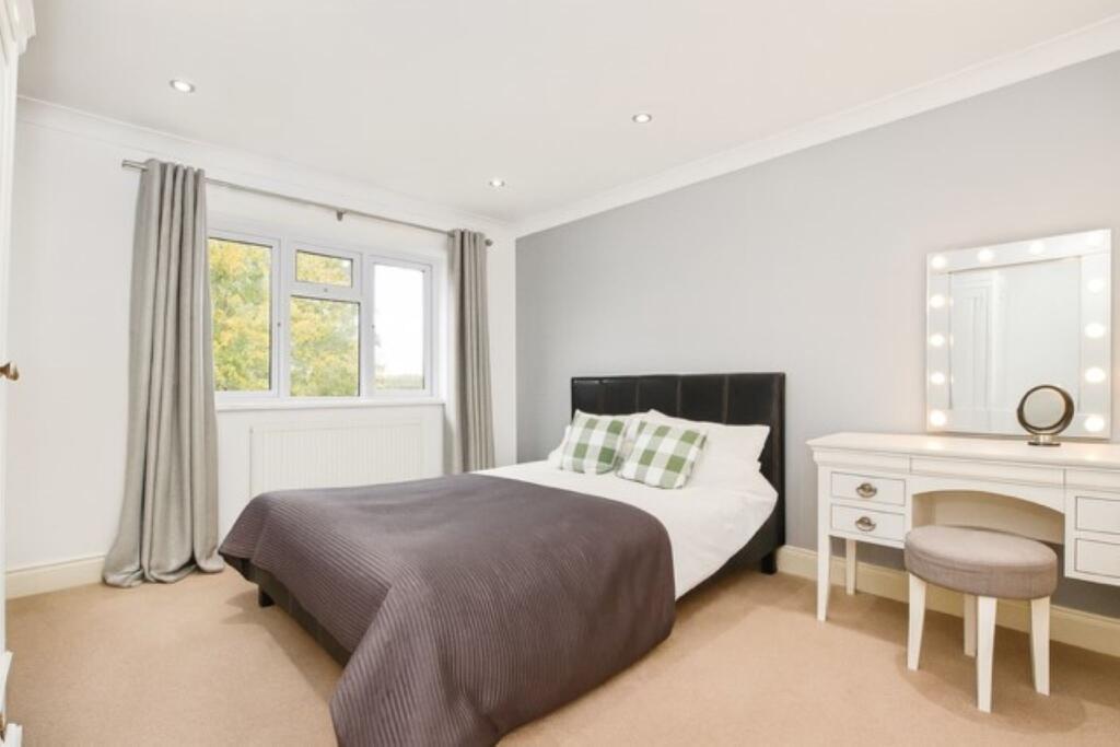 Additional image 10 of Mount Drive, Park Street, St. Albans