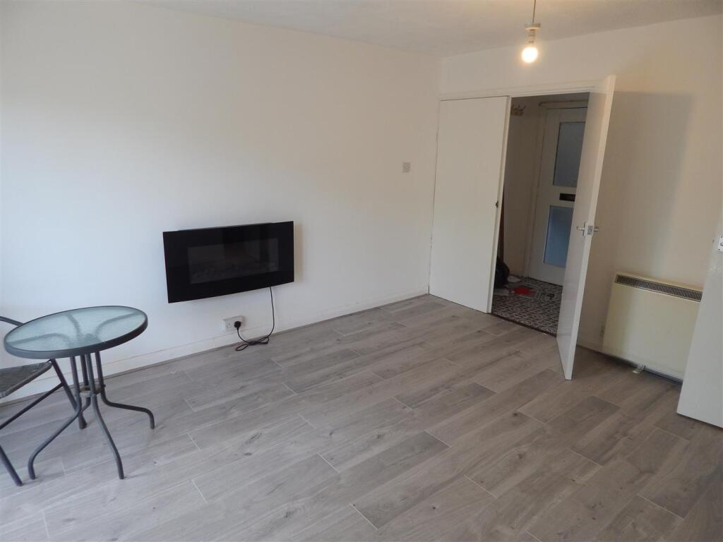 Additional image 4 of Crabtree Close, Redditch