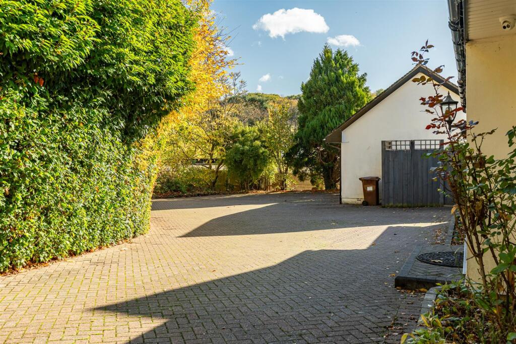 Additional image 37 of The Avenue, Welwyn