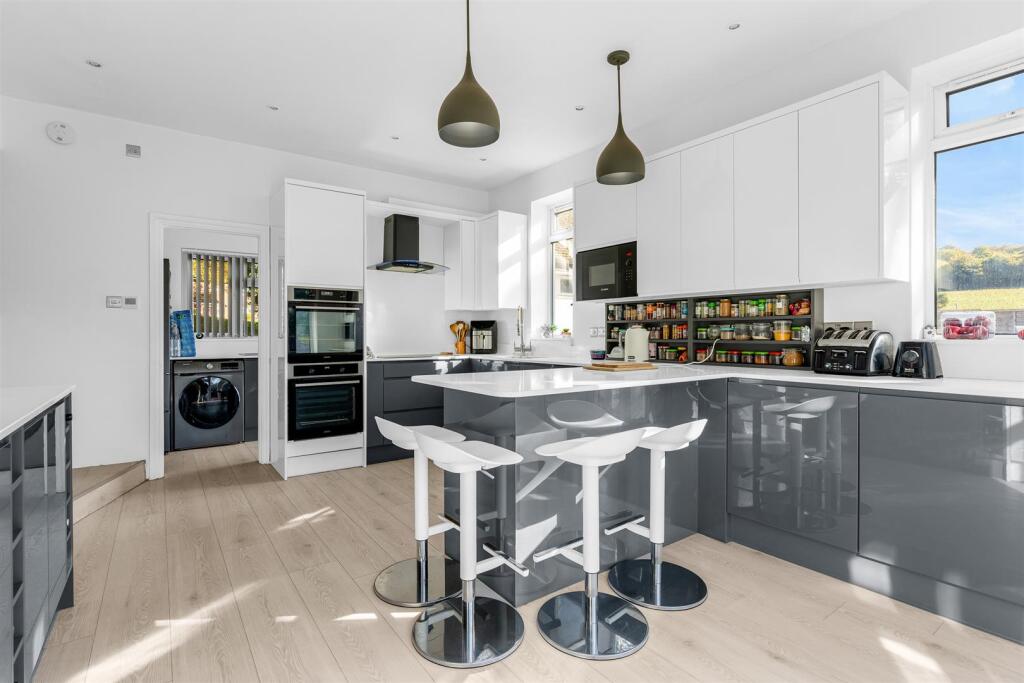 Additional image 6 of The Avenue, Welwyn