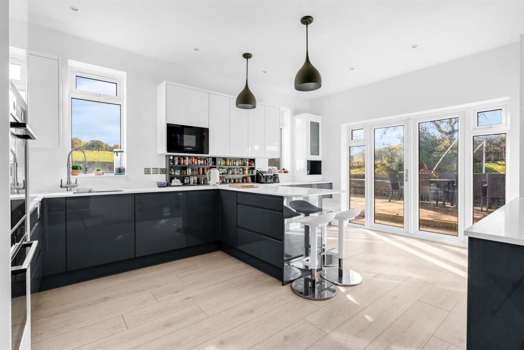 Additional image 9 of The Avenue, Welwyn