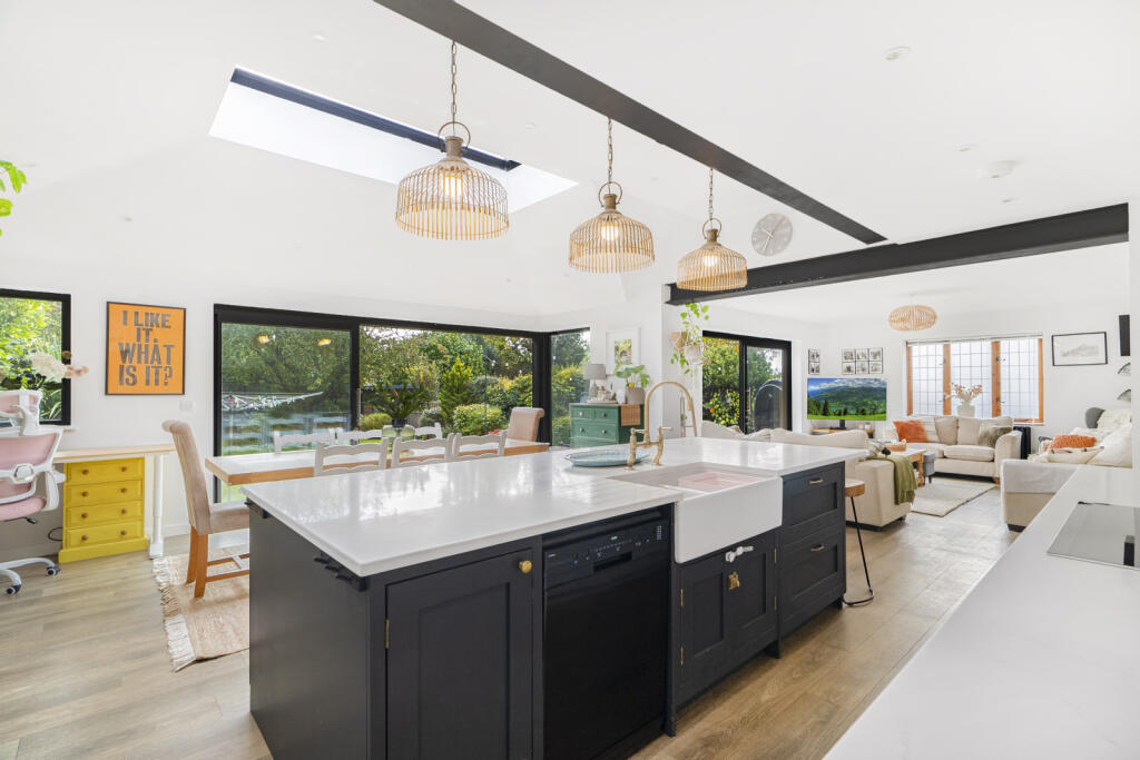 Additional image 8 of Bloomfield Road, Harpenden, Hertfordshire, AL5