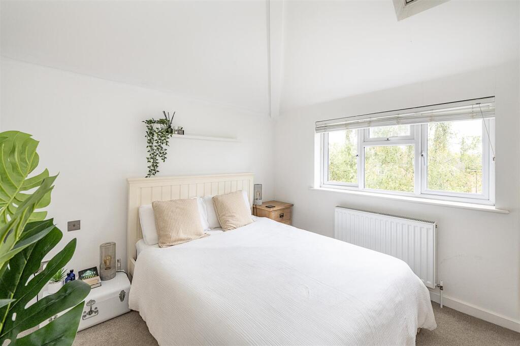 Additional image 9 of Grove Avenue, Harpenden