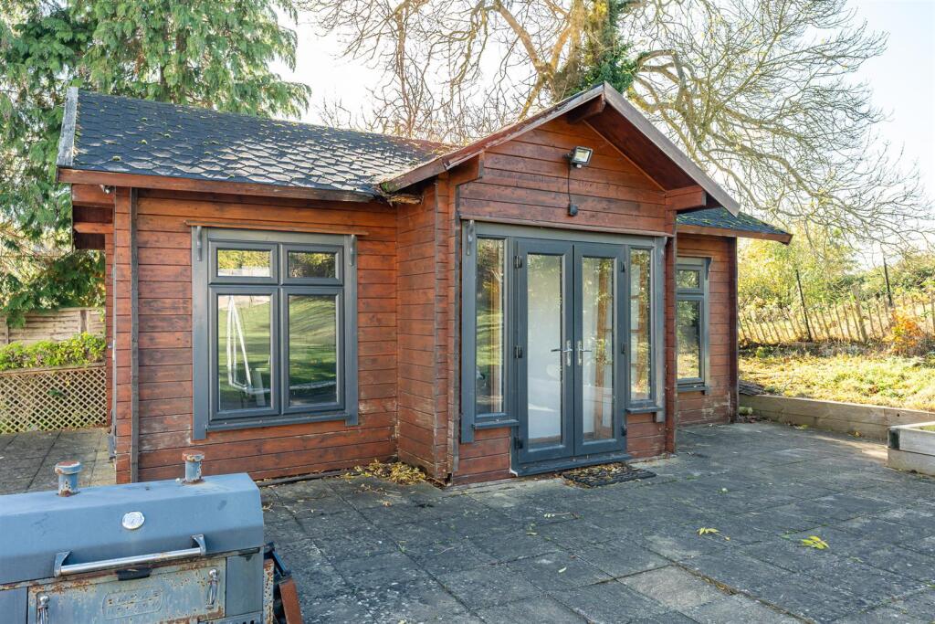 Additional image 31 of The Avenue, Welwyn