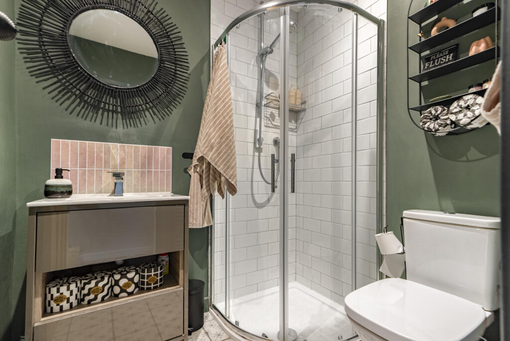 Additional image 14 of Bloomfield Road, Harpenden, Hertfordshire, AL5